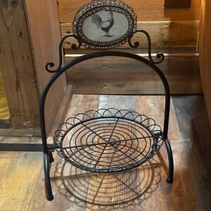 Black Metal Rooster Pie/fruit Holder